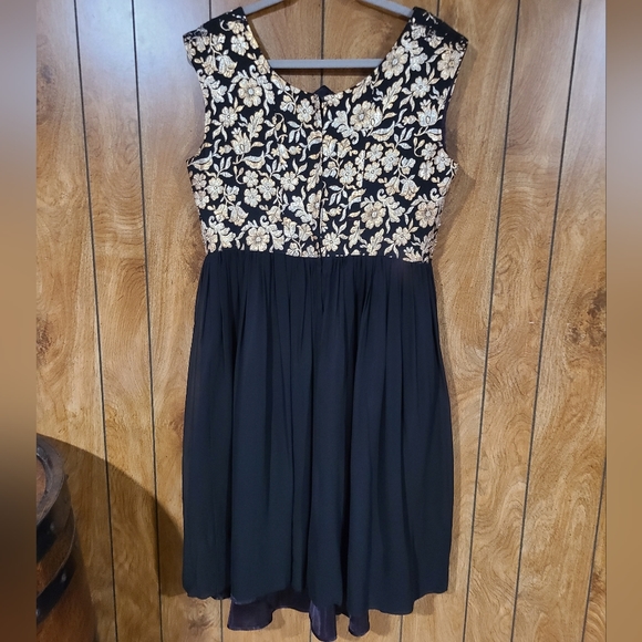 Stunning vintage 1960/70s brocade and chiffon cocktail dress - Picture 2 of 9